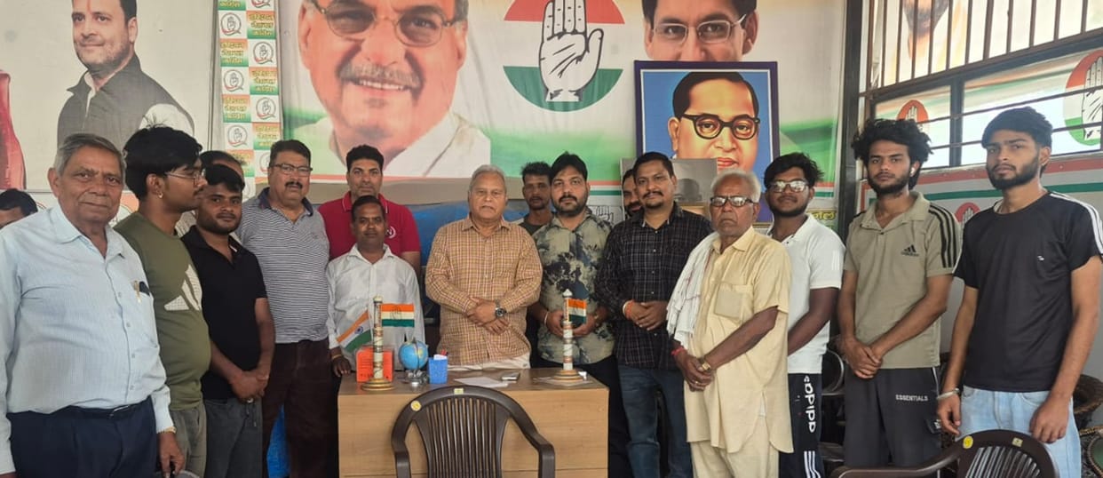 Congress leader listened to the youth's concerns