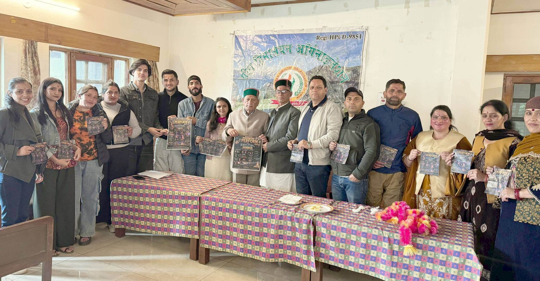 रोहड़ू में ग्रीन हिमालयन संस्था की बैठक में मौजूद सदस्य। संवाद