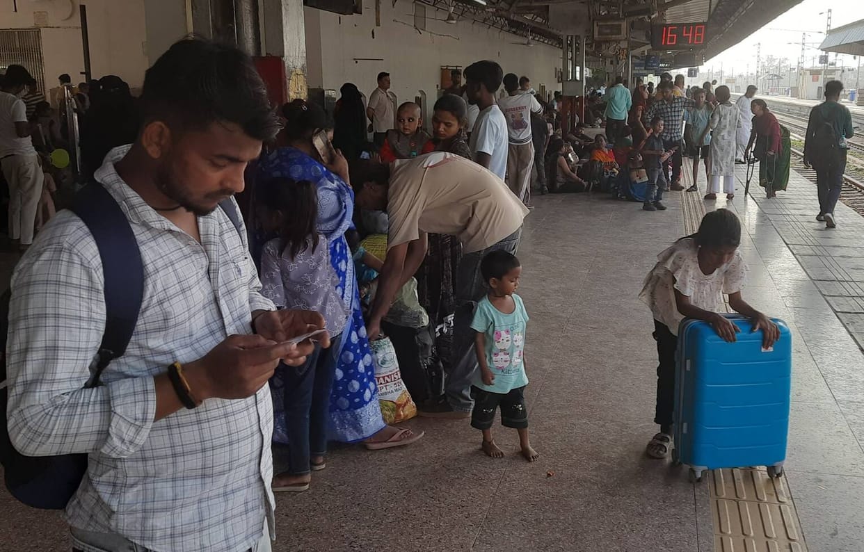 Katihar Special arrived nine hours late and Guwahati-Amarnath Express arrived 6:30 hours late.