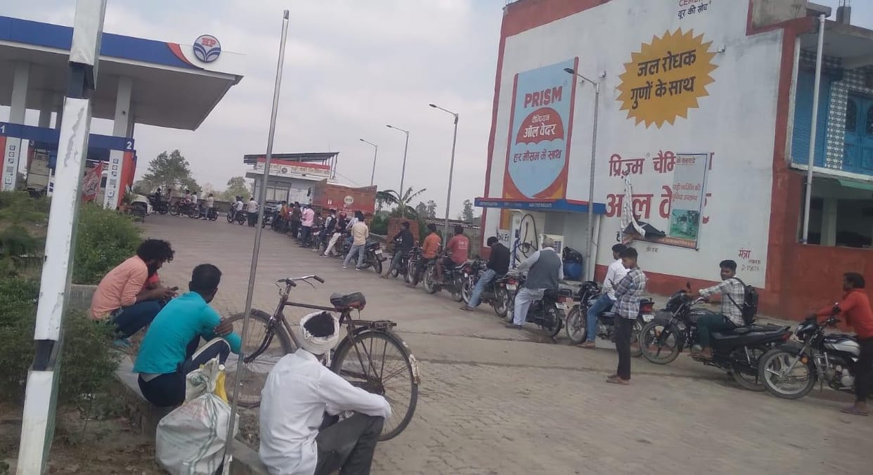 There is a fair like scene at petrol pumps in the morning... they become deserted after noon.