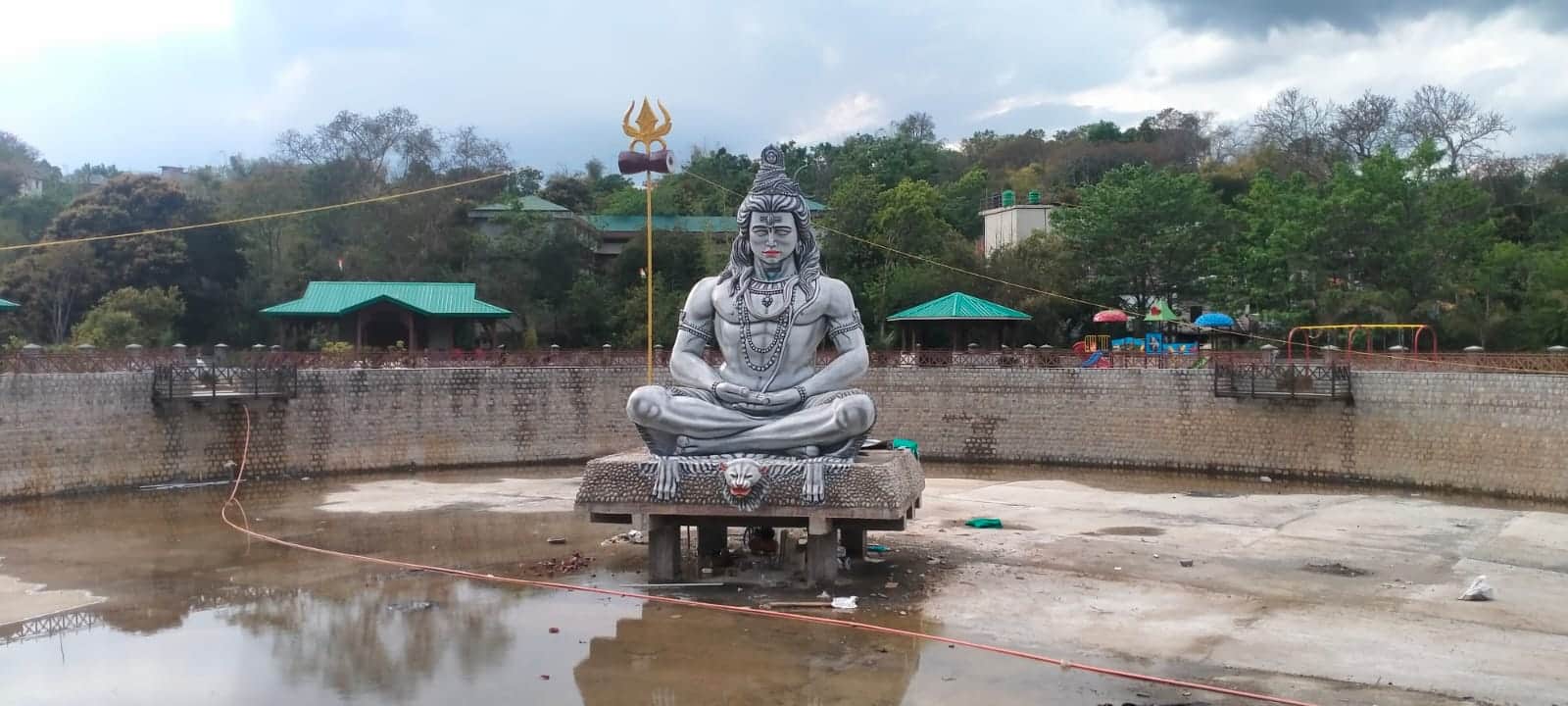 सम्मू ताल में स्थापित भगवान शिव की प्रतिमा। संवाद