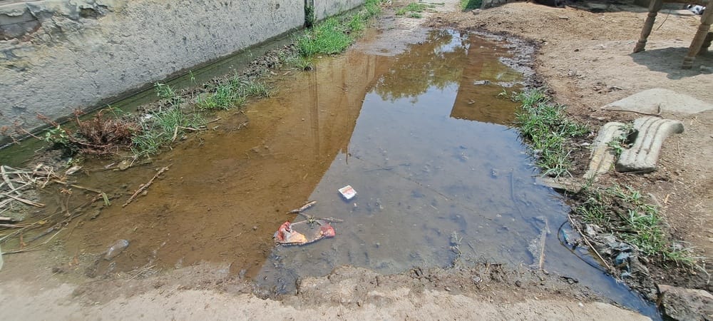 Pipeline broke in Bhuni, water flowed on the road
