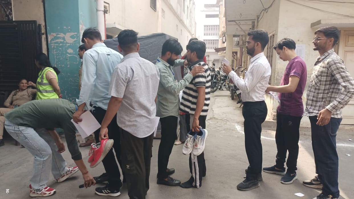 JE exam: General knowledge, computer questions paved the way