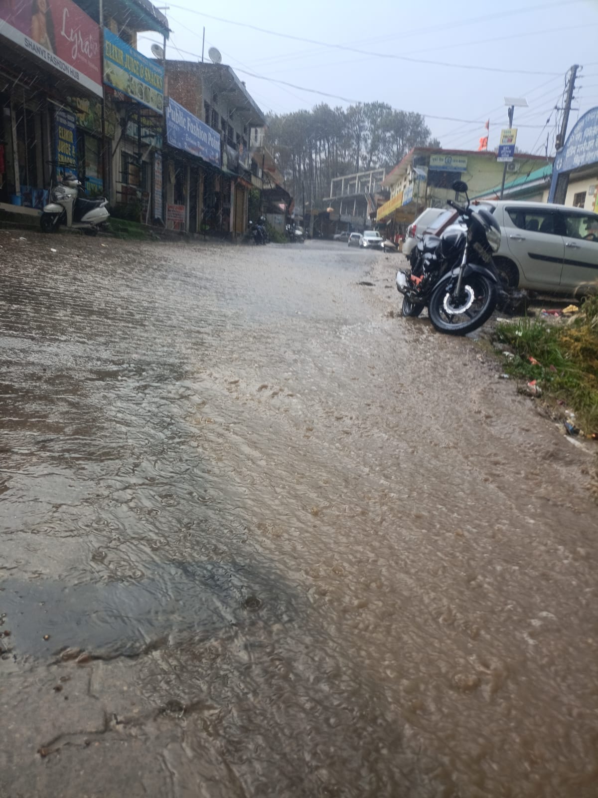 Bijhari-Deotsidh road became a drain in the rain