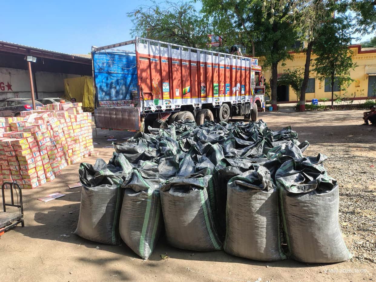 Three smugglers nabbed with 1621 kg of dodachura, smuggling was being done under guise of slate pencils