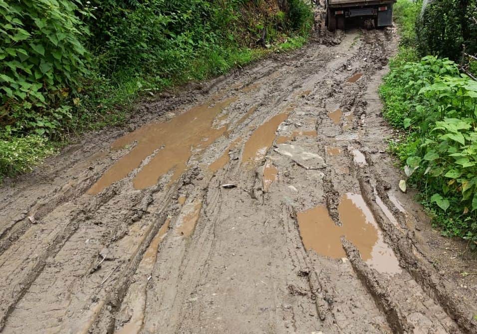 ठारला से सगोफा खस्ताहाल सडक़ की जल्द सुधरेगी हालत। संवाद