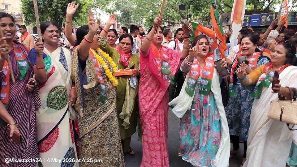 Celebrating victory in three states, BJP workers in Ajmer celebrated by bursting fireworks and distributing