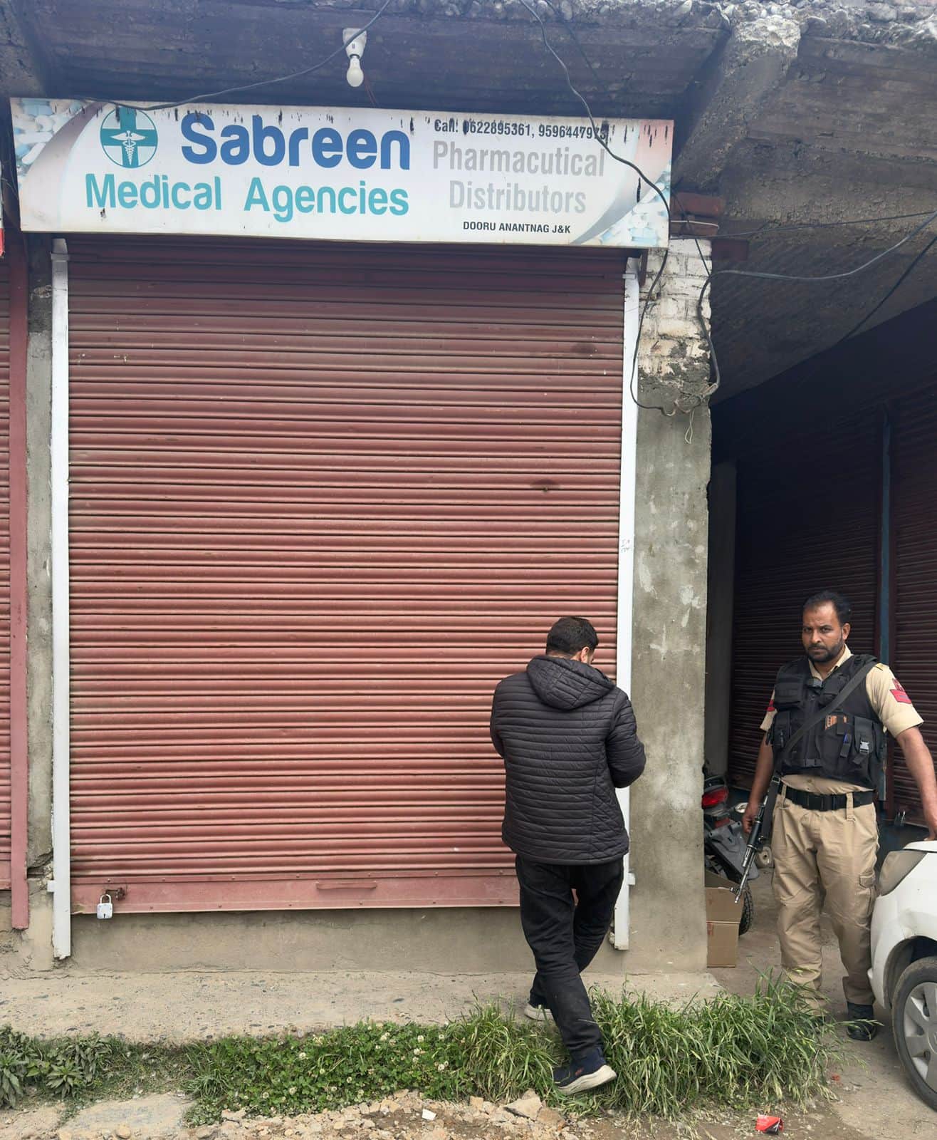 अनंतनाग में सील की दवा की दुकान। स्रोत पुलिस