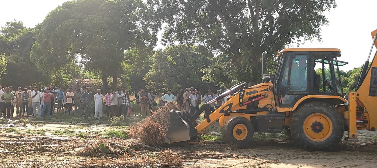 The administration removed the encroachment on the orders of the High Court