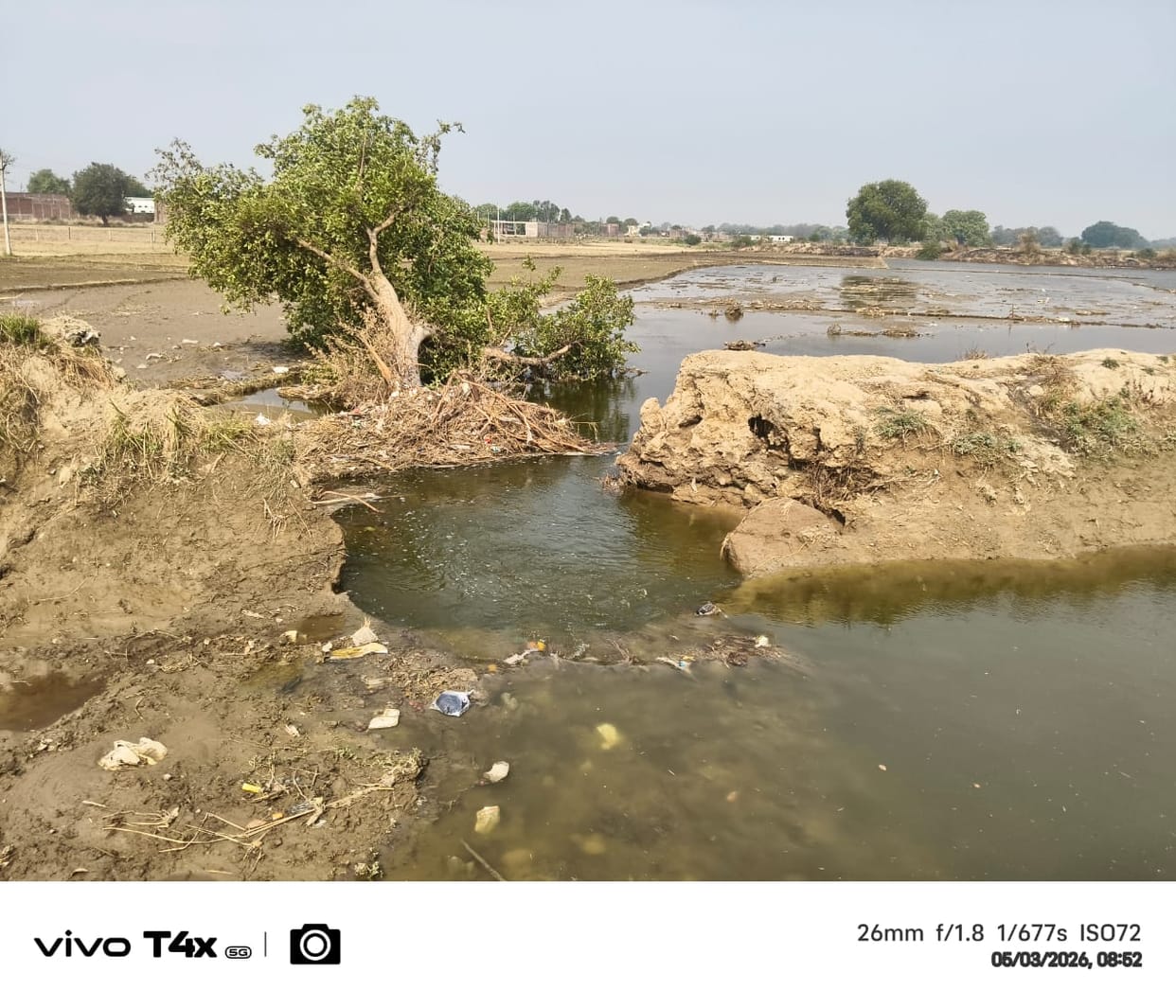 The fields are dry, irrigation water is flowing into the Yamuna due to the cutting of the Rajbaha track.