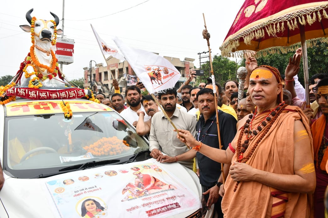 Shankaracharya Avimukteshwarananda Saraswati started his journey from Bharat Mata Temple located in Sahara Estate.