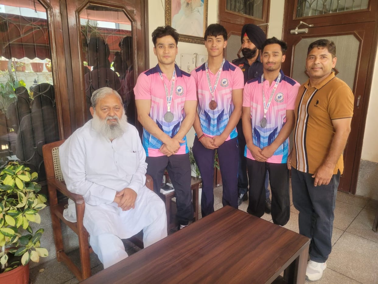 Energy Minister honored three medal winning players