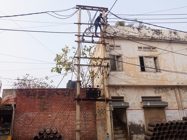 Electricity Corporation resumed the work of improving domestic and agricultural feeders.