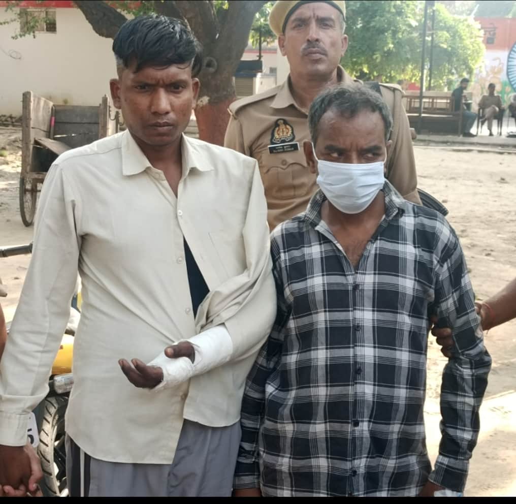 चरथावल में चौकीदार की हत्या करने के गिरफ्तार आरोपी। संवाद