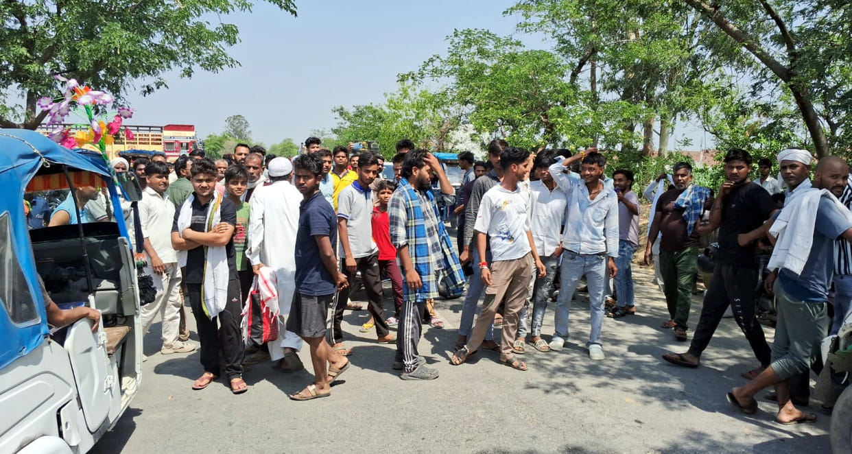 Consumers Block Badaun-Bijnor Highway After Failing to Get Cylinders
