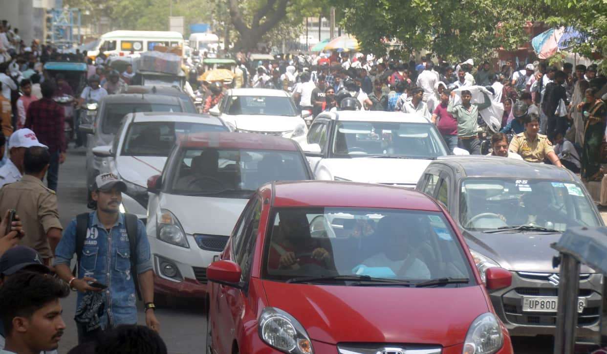 Metro Pillar Construction Triggers Traffic Chaos at Hariparvat Crossing in Agra