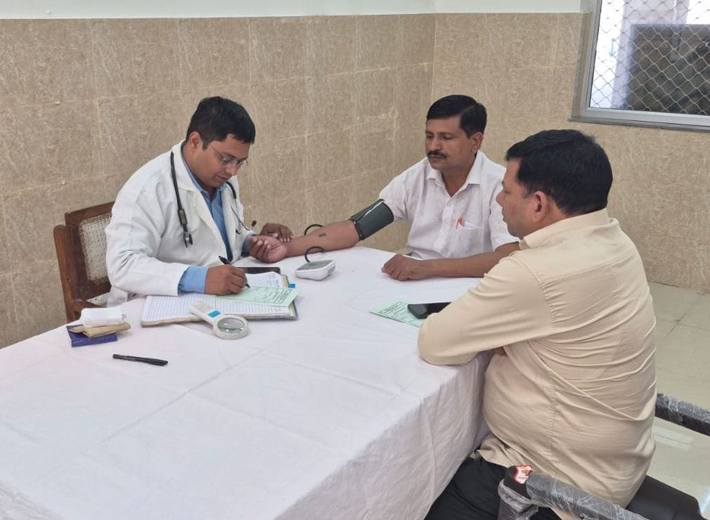 Crowds throng Arogya Mela; 895 patients undergo check-ups.