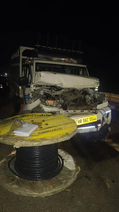 Accident on Ganga Expressway, worker killed, five injured