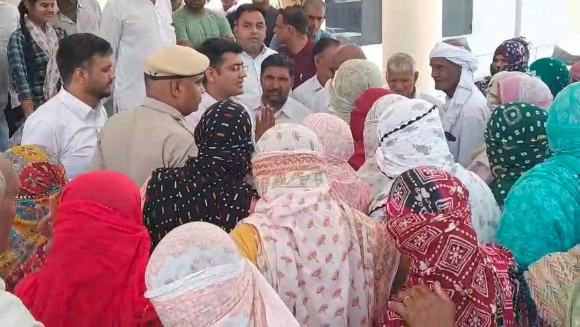 Protest against mobile tower intensifies, women reach SDM office