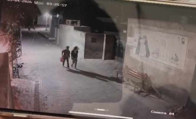 Theft in depot, shop and house in village Bahbalpur, incident caught on camera