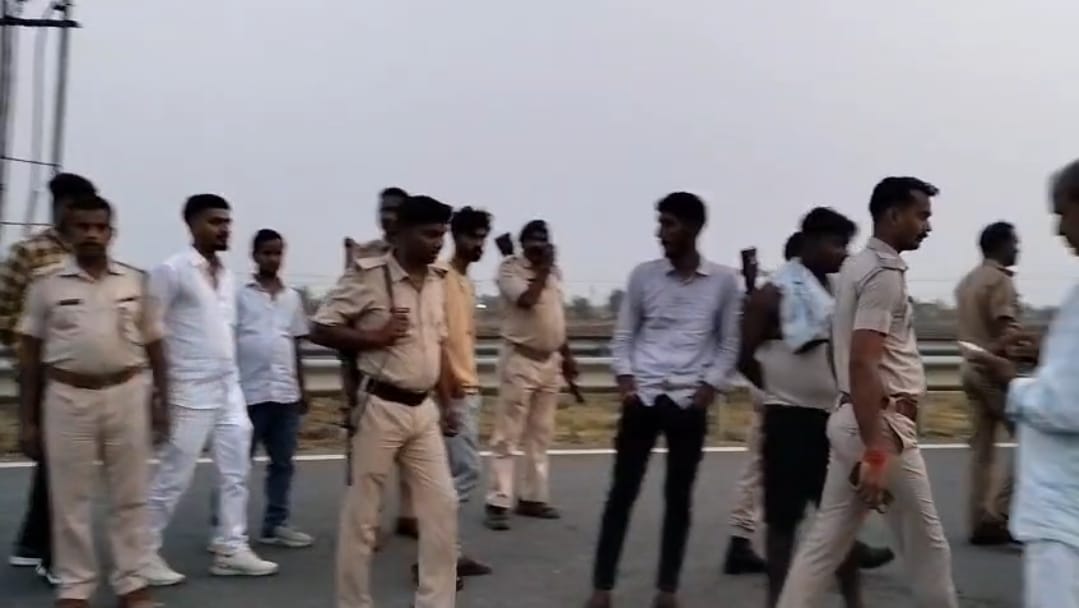 rohtas nh319 road accident five killed truck bus collision mathiya dinara sasaram bihar news