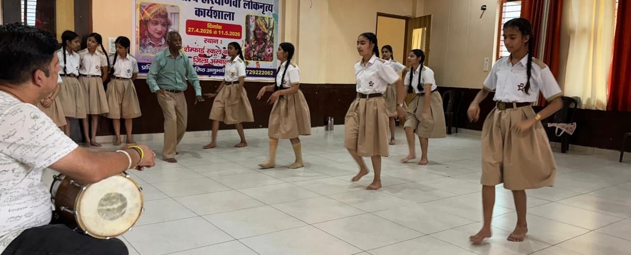The students of the workshop learned the nuances of dance.