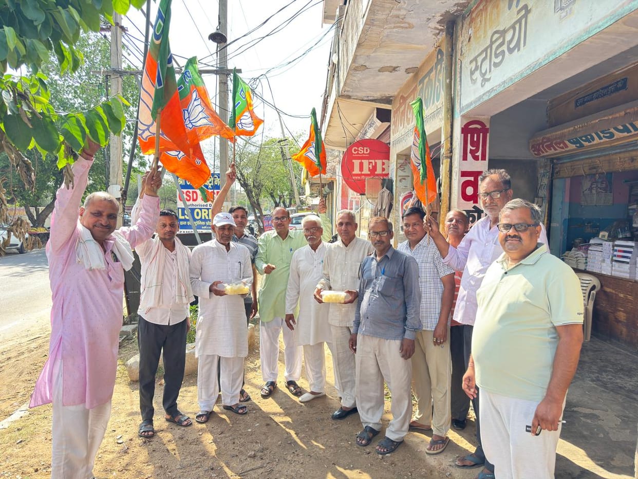 Workers distributed rasgullas on BJP's victory.
