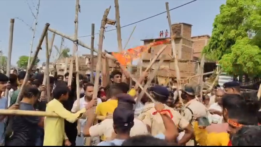 Two communities clash over the Kalash Yatra route, tension escalates in Motihari Bihar News