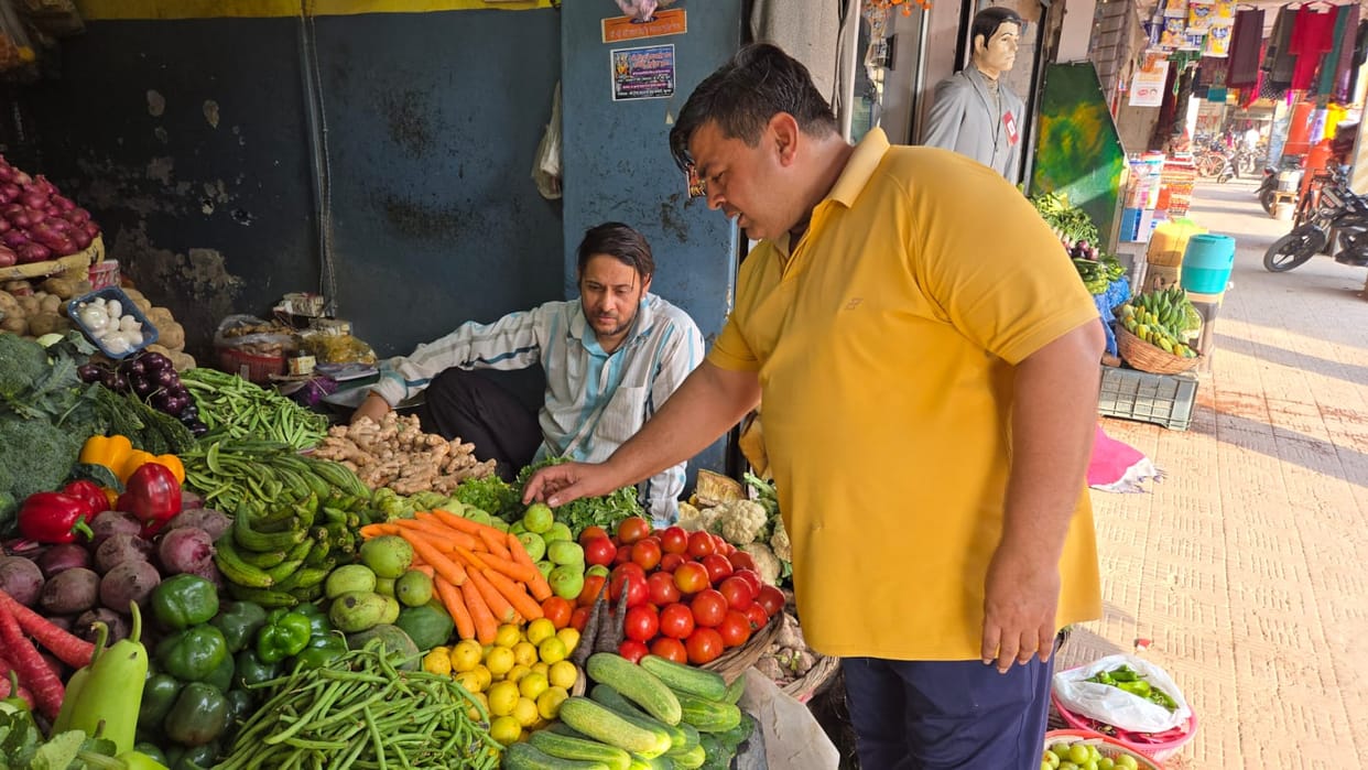 A crate of tomatoes worth Rs 600 is now available for Rs 100.
