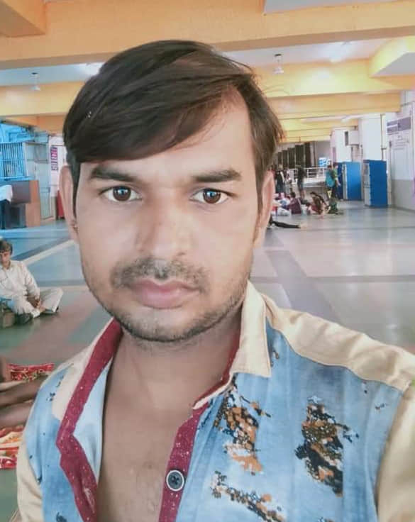 Car collides with truck, three people including a couple from Varanasi killed