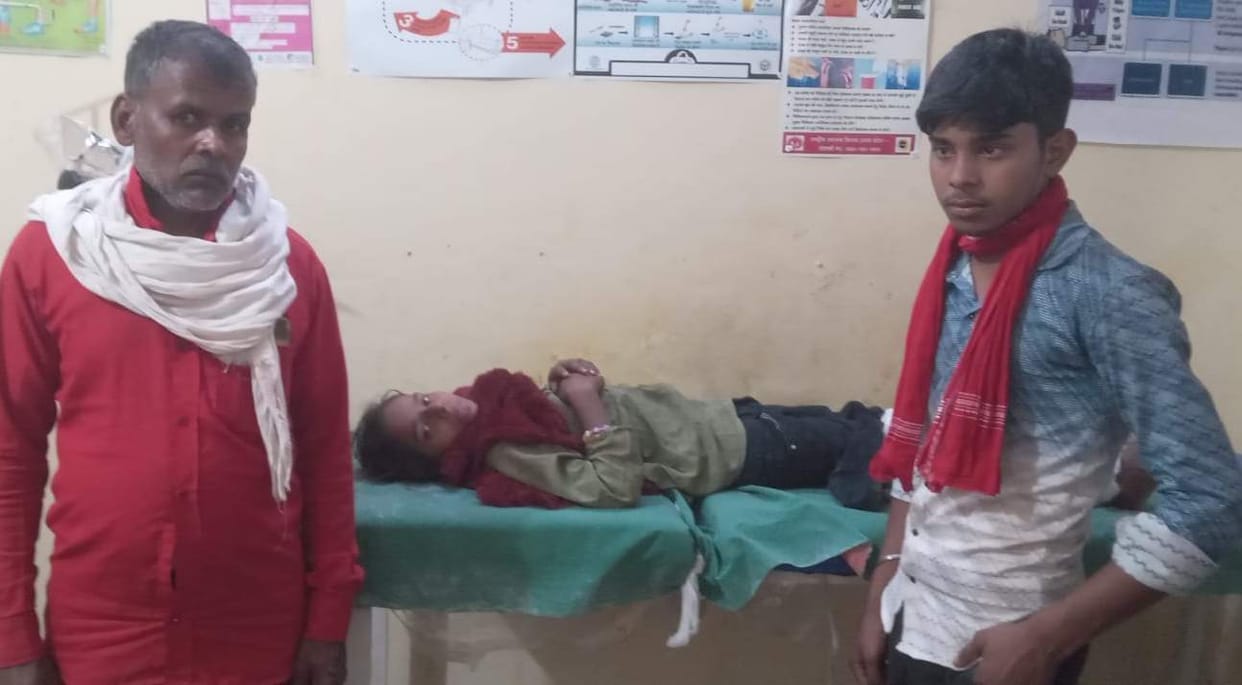 Eight people injured as e-rickshaw overturns, two in critical condition, referred to trauma center
