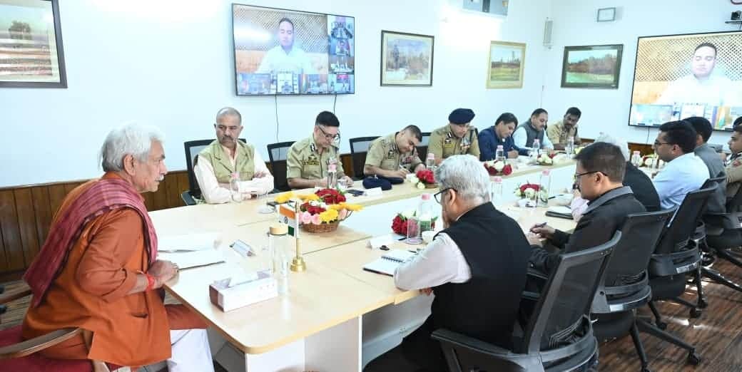 नशा मुक्त अभियान की उच्च स्तरीय समीक्षा बैठक में एलजी ने दिए निर्देश। स्रोत- लोकभवन