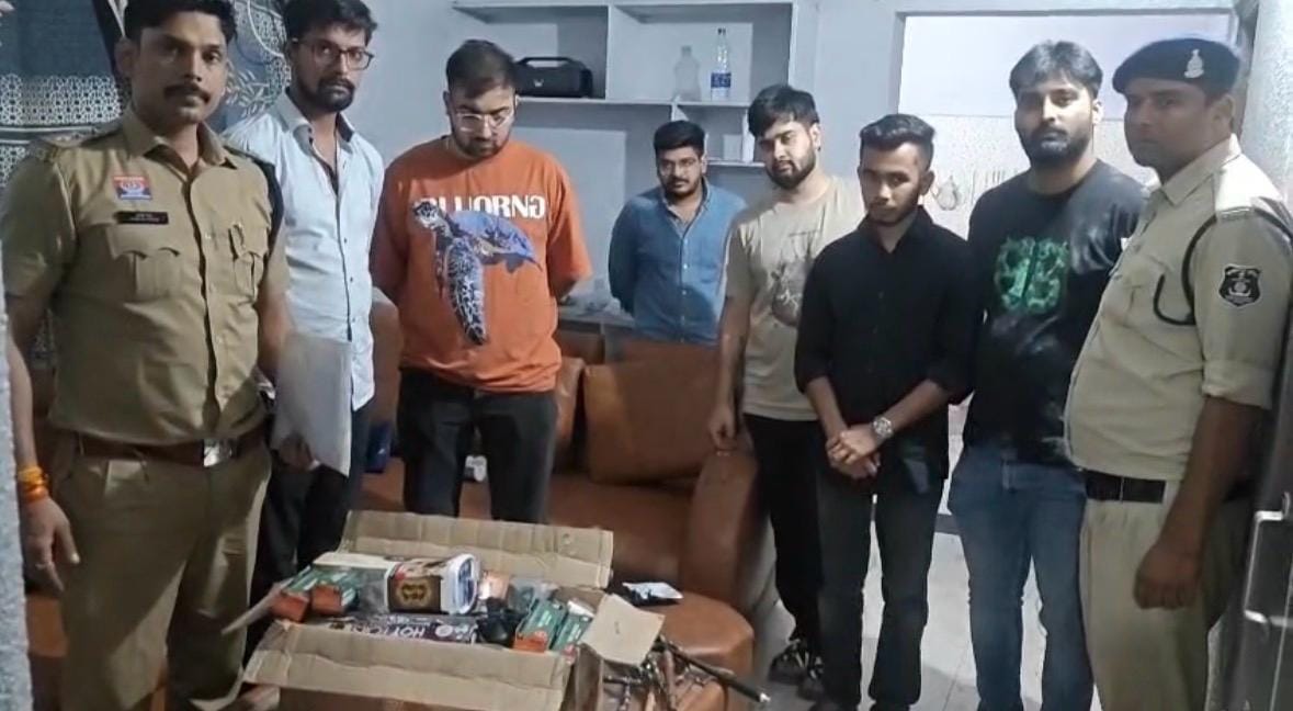 Illegal Hookah Operation Busted in Durg and Police Arrest 6 Accused