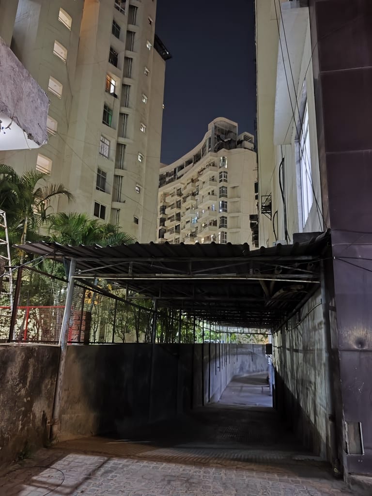 Telecaller falls from 11th floor of building under suspicious circumstances