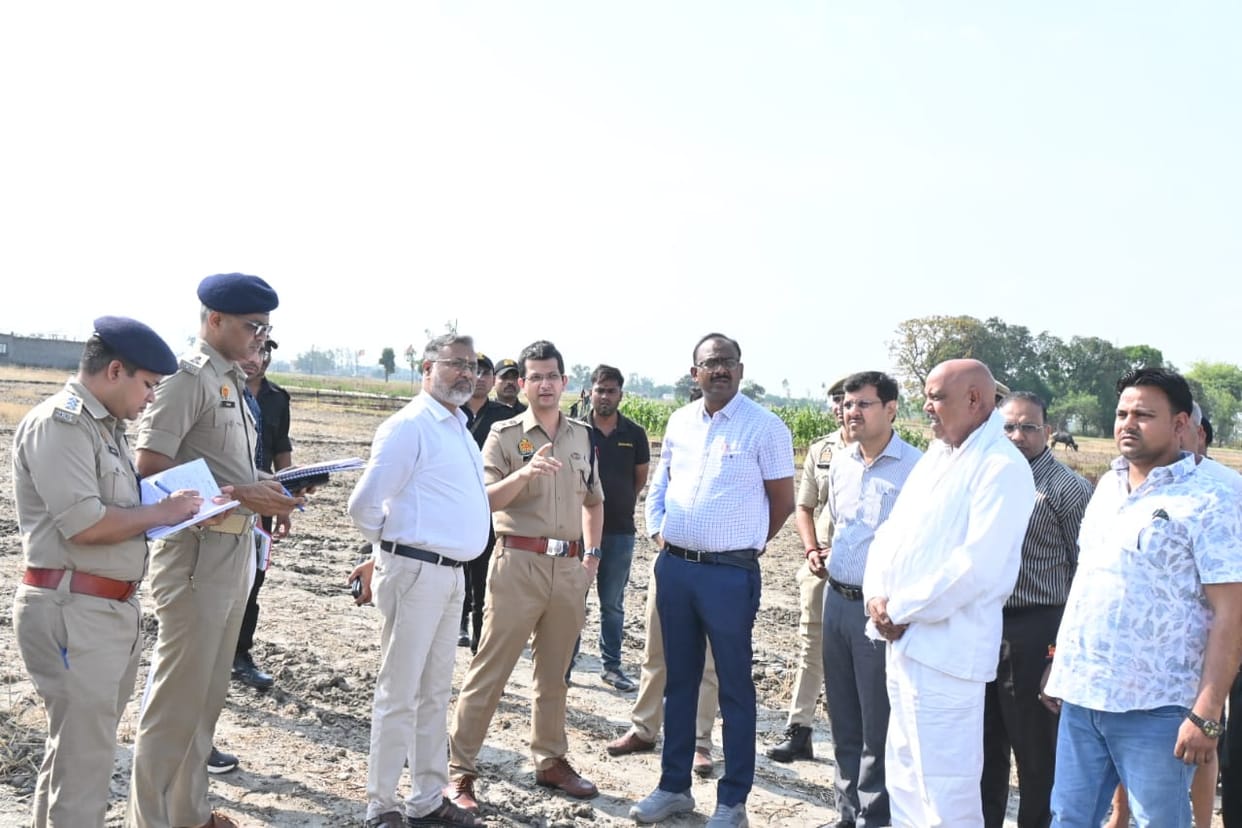 CM Yogi will arrive today, DM and SP took stock of the arrangements.