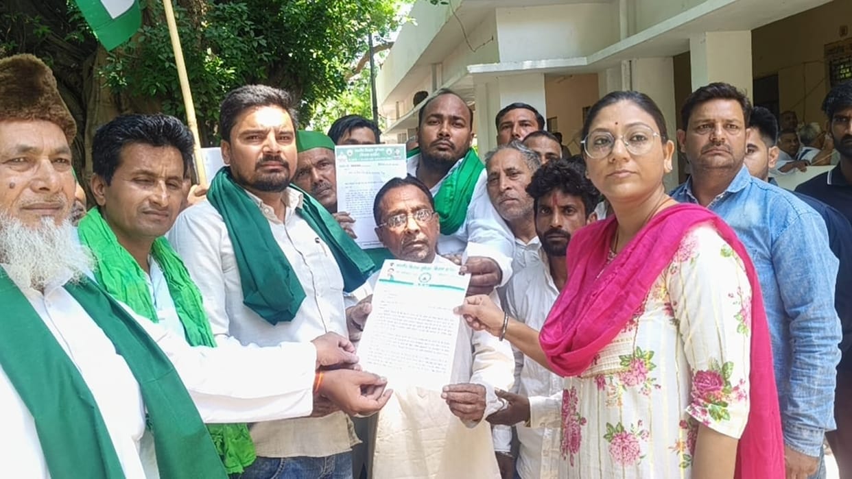 BKU Kisan Kranti submitted a memorandum on the problem of smart and prepaid meters.