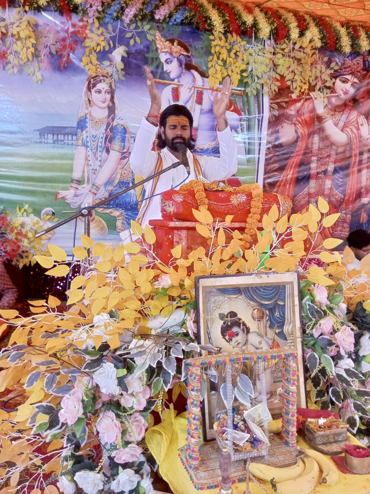 Devotees Overcome with Emotion Upon Hearing the Story of King Parikshit