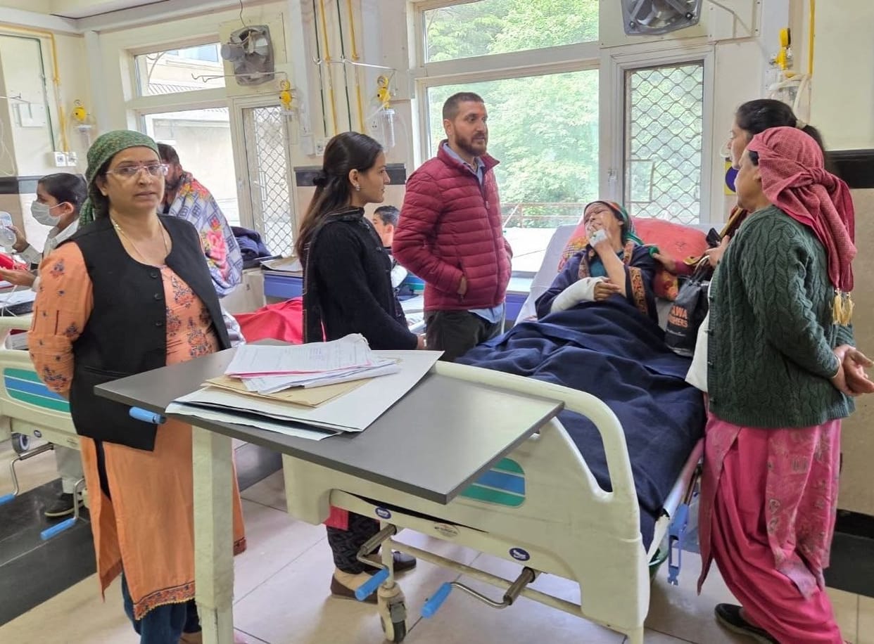 MLA Lokendra Kumar enquired about the condition of the injured in the accident in Aani