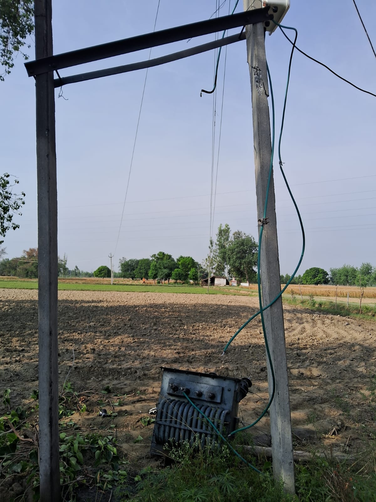 Due to a storm, power remained out for 5 hours in the city and 12 hours in rural areas.