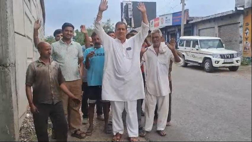 अंडरपास को लेकर भड़का लोगों का गुस्सा, एनएचएआई के खिलाफ जोरदार प्रदर्शन