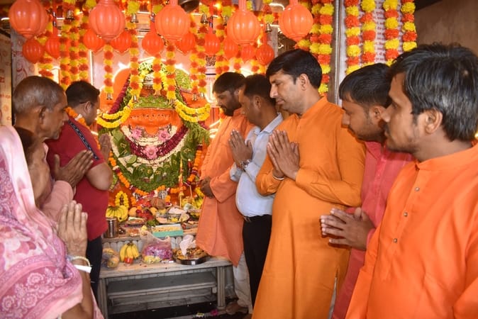 The festival of 'Bada Mangalwar' was celebrated, and a ceremonial robe was offered to Lord Hanuman.