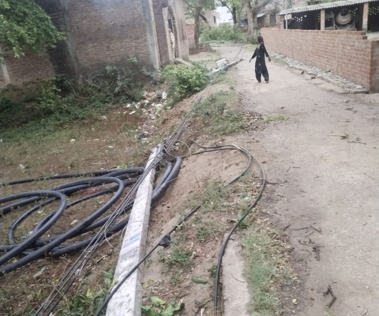 Six days later, electricity remains off in 100 villages.