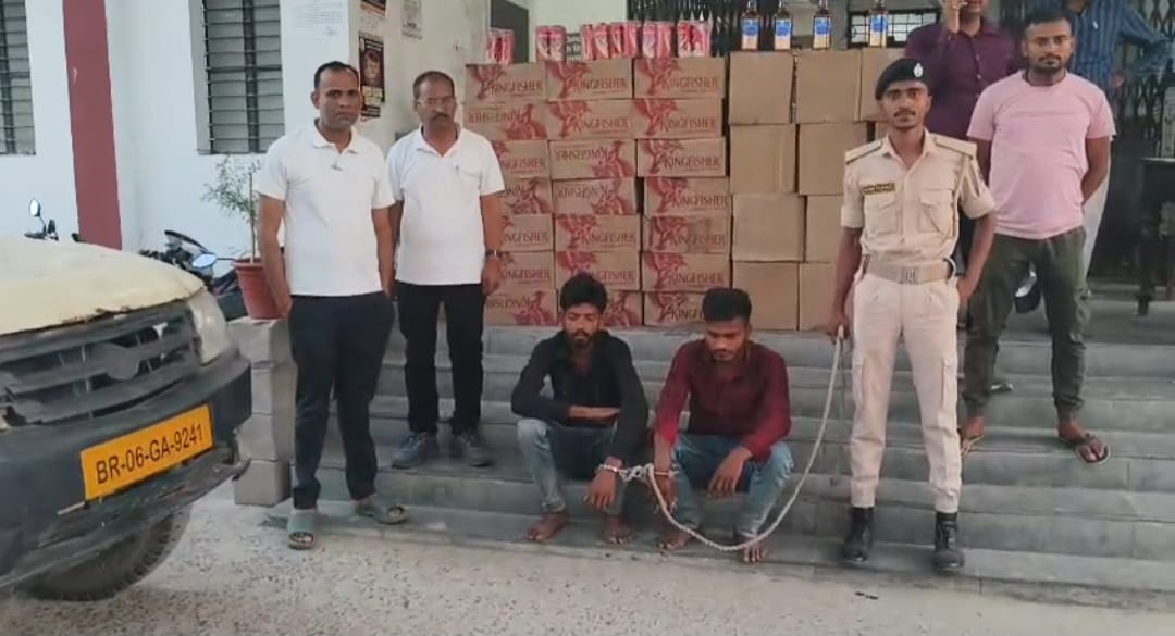 excise police expose father son liquor syndicate seized wine consingment two arrest Muzaffarpur Bihar