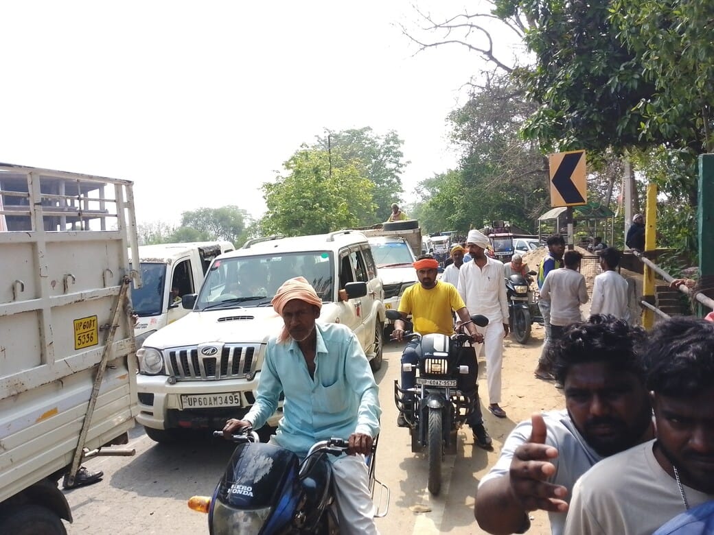 Mundan Sanskar: Traffic jam from the road to the ghat