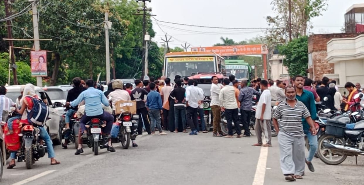 Unable to get gas cylinders, upset consumers block highway