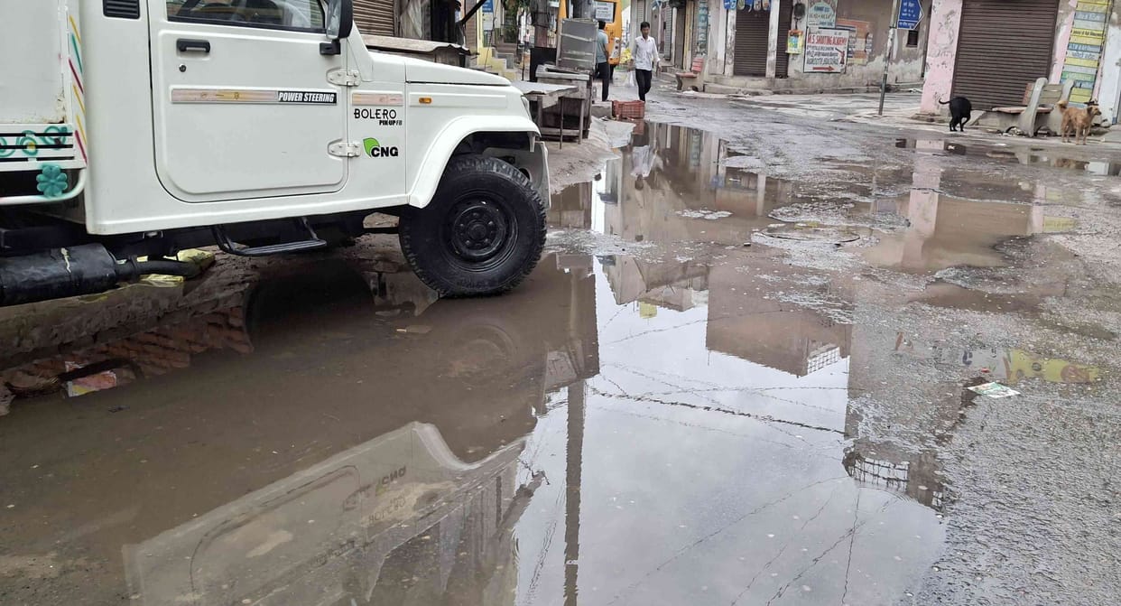 Intermittent rain fell, temperature dropped by six degrees