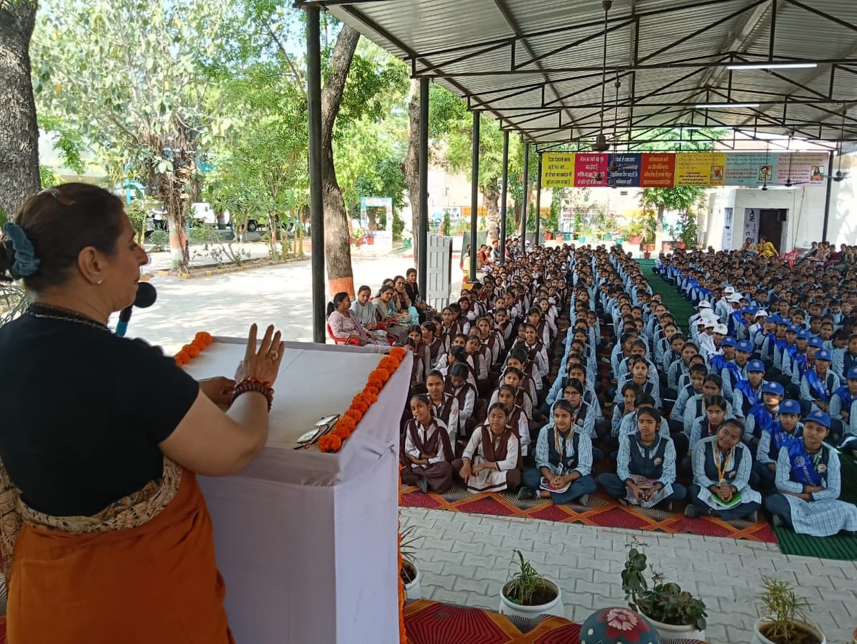 Mother, teacher and police are daughters' best friends: Renu