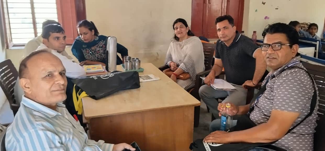 Census and school are difficult... Teachers are entangled in unfamiliar maps while on duty 20 kilometers away.