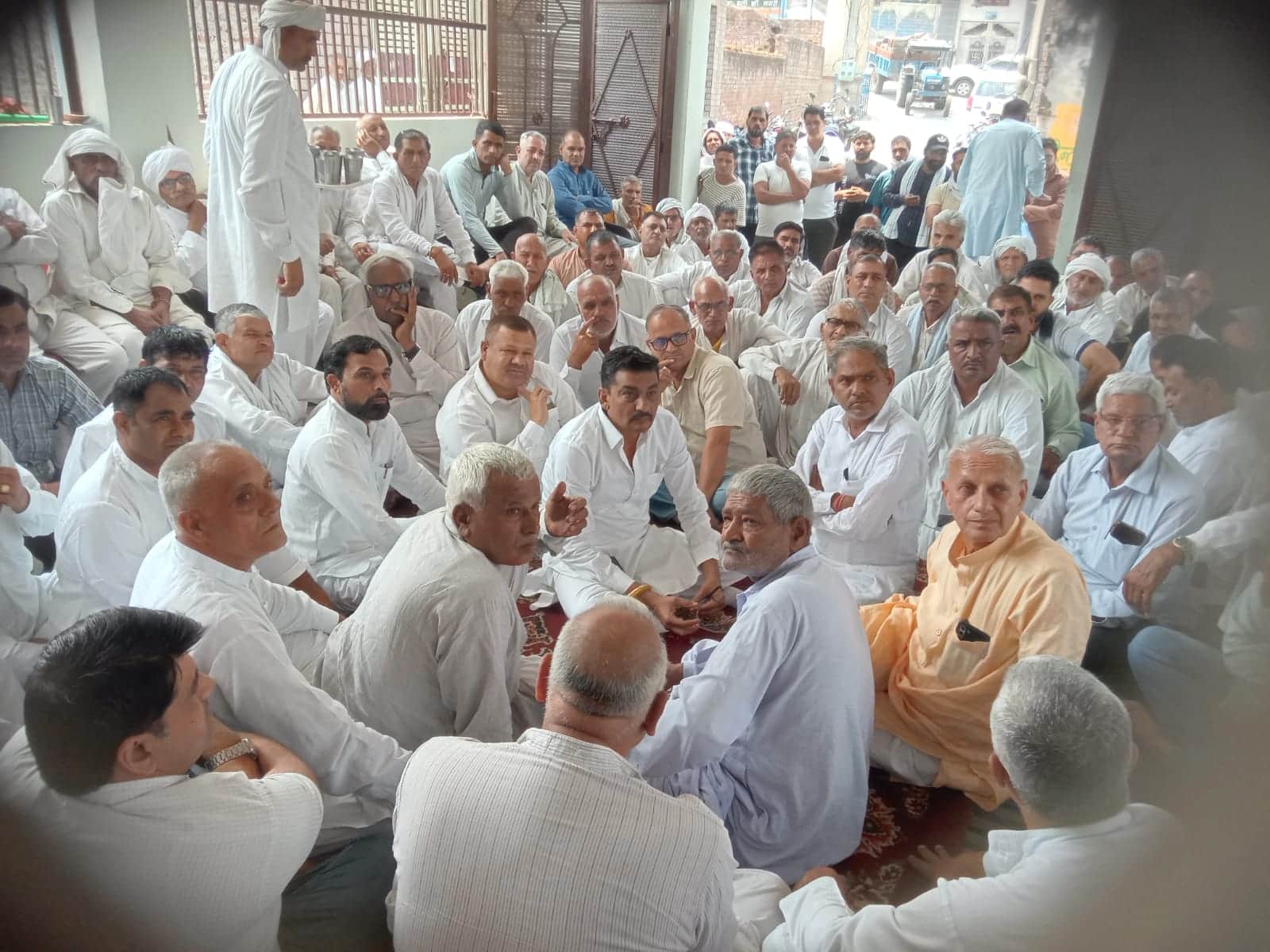 मान गोत्र खाप की बैठक में माैजूद सजाम के सदस्य। समाज
