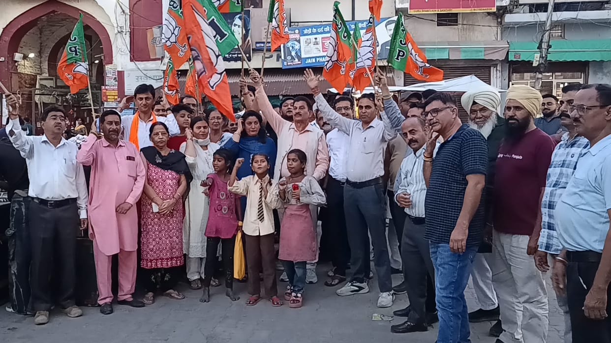 Victory processions were taken out in Nalagarh and Baddi on the victory of BJP.
